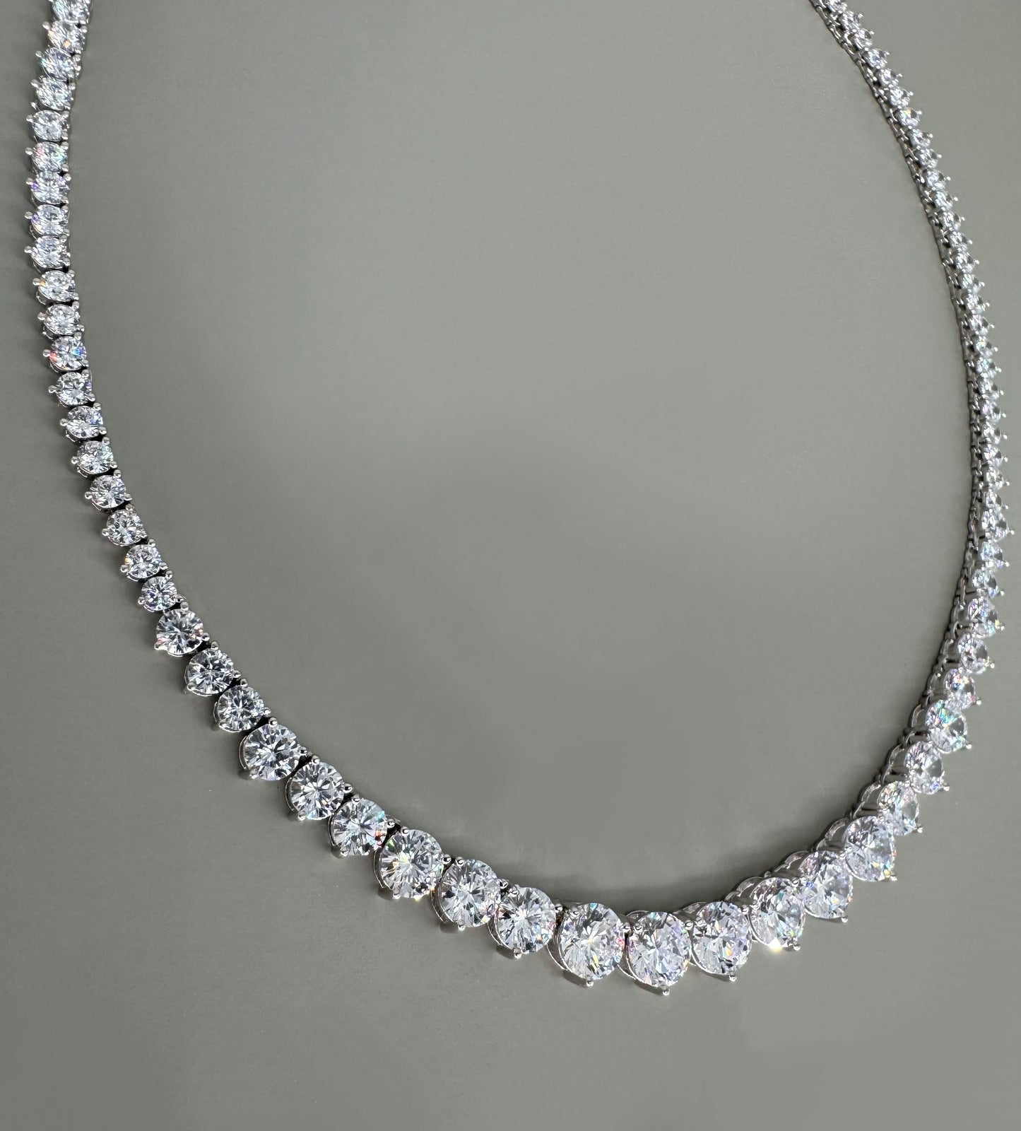 Graduated tennis choker silver