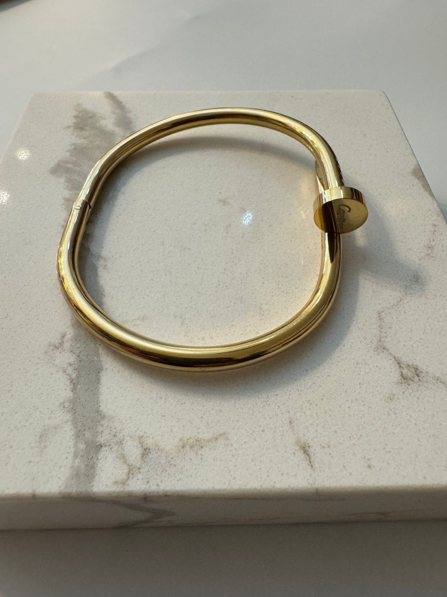 Plain nail gold bangle