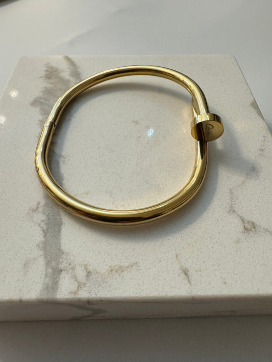 Plain nail gold bangle