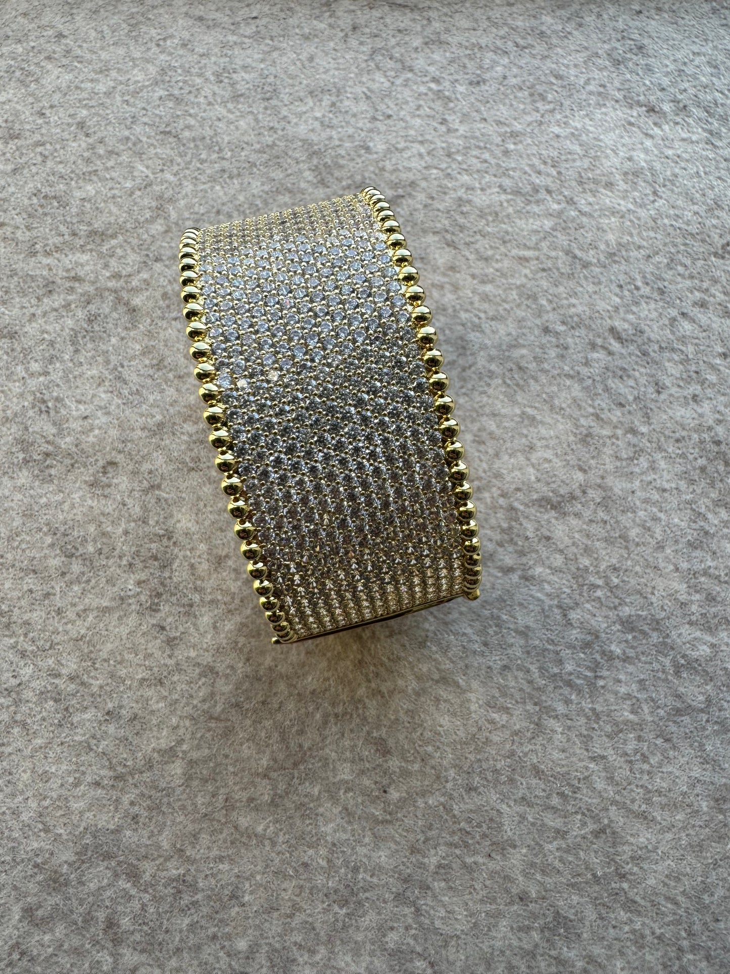 Zoë cuff bangle gold