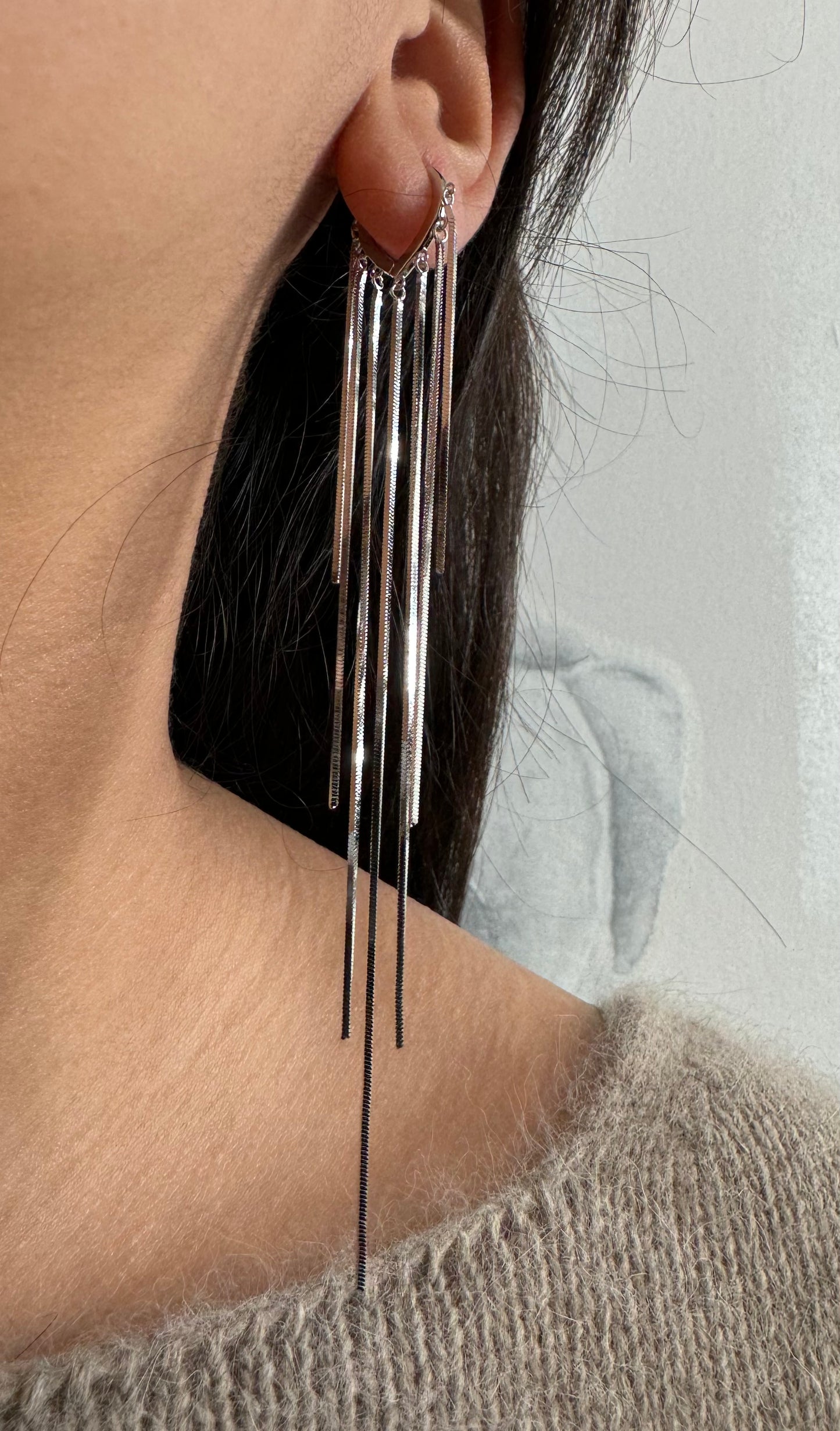 Silver snake chain ear