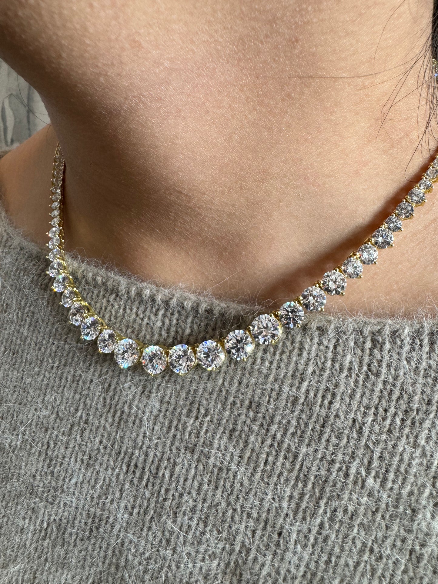 Graduated tennis necklace gold