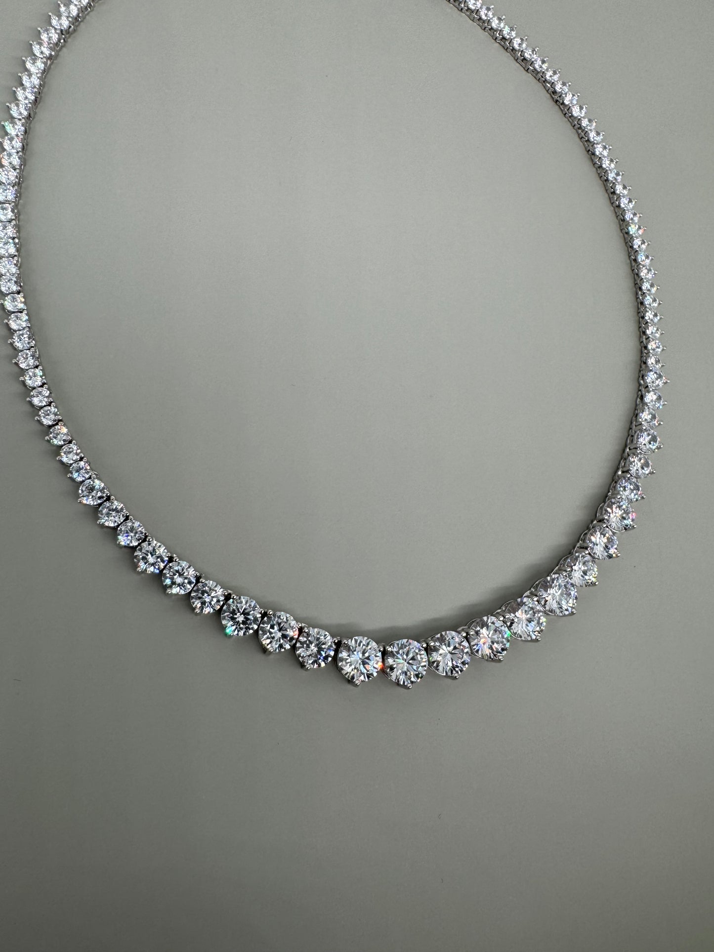 Graduated tennis choker silver