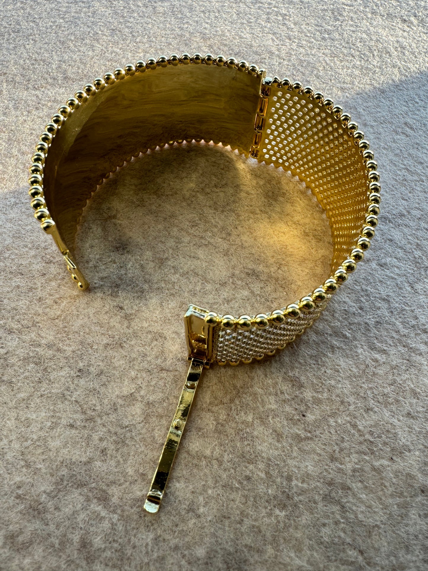 Zoë cuff bangle gold