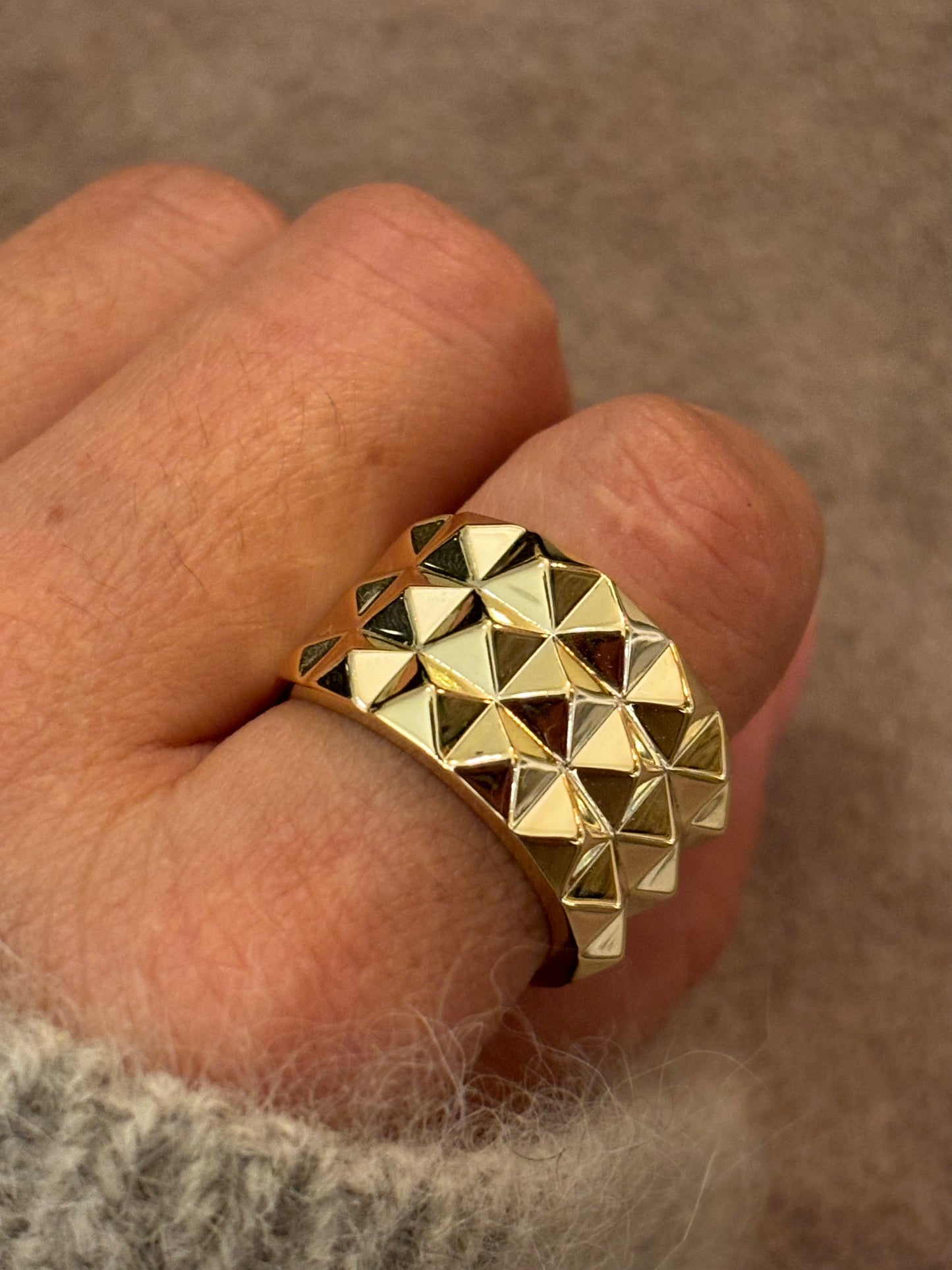 Spike ring