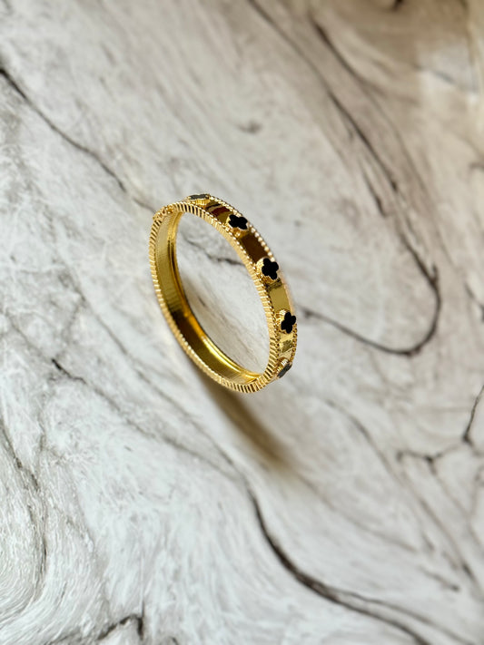 Onyx clover bangle