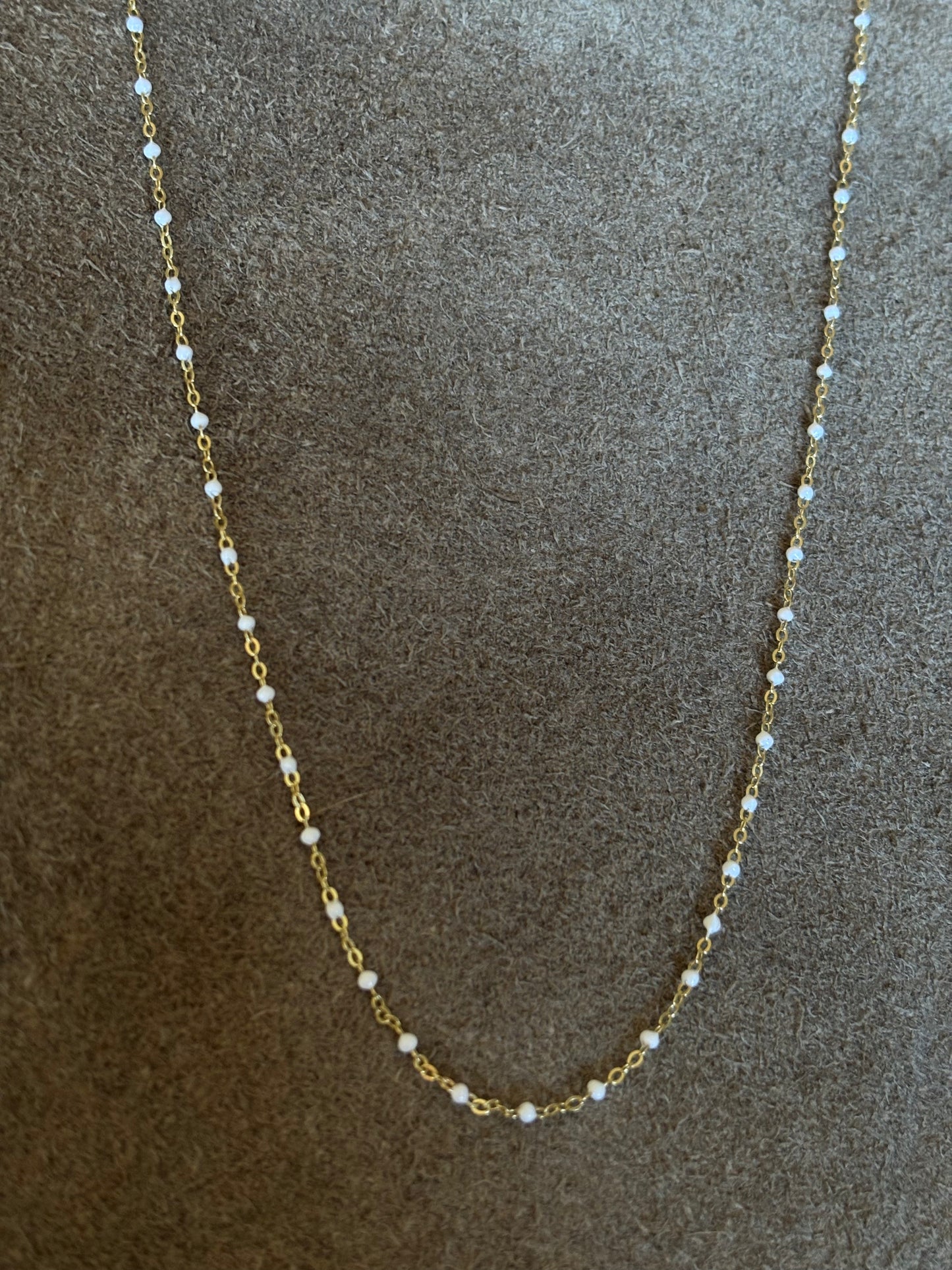White / gold seeded chain