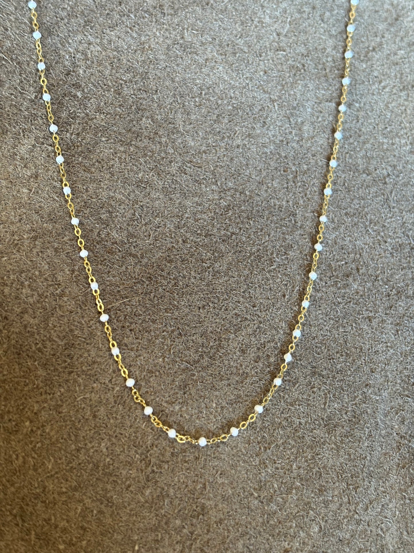 White / gold seeded chain