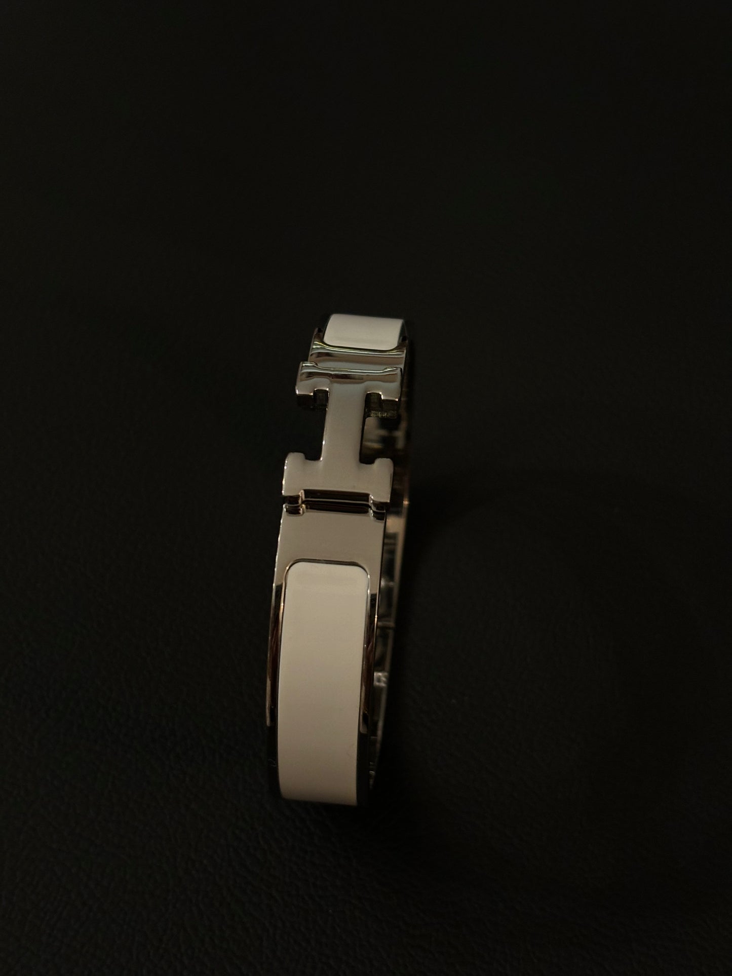 WHITE SILVER H BRACELET