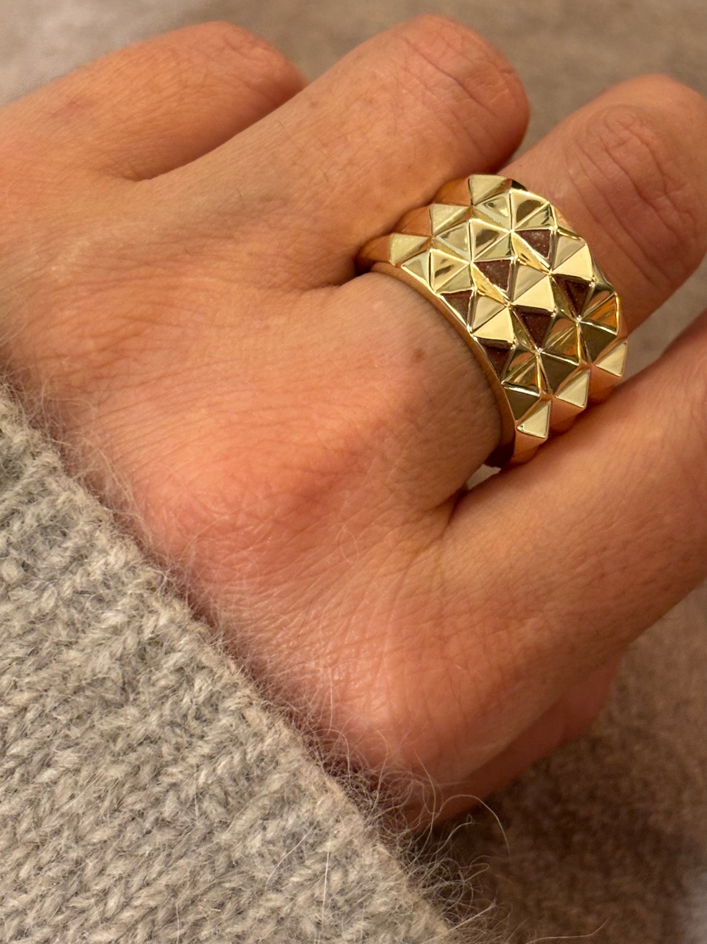 Spike ring