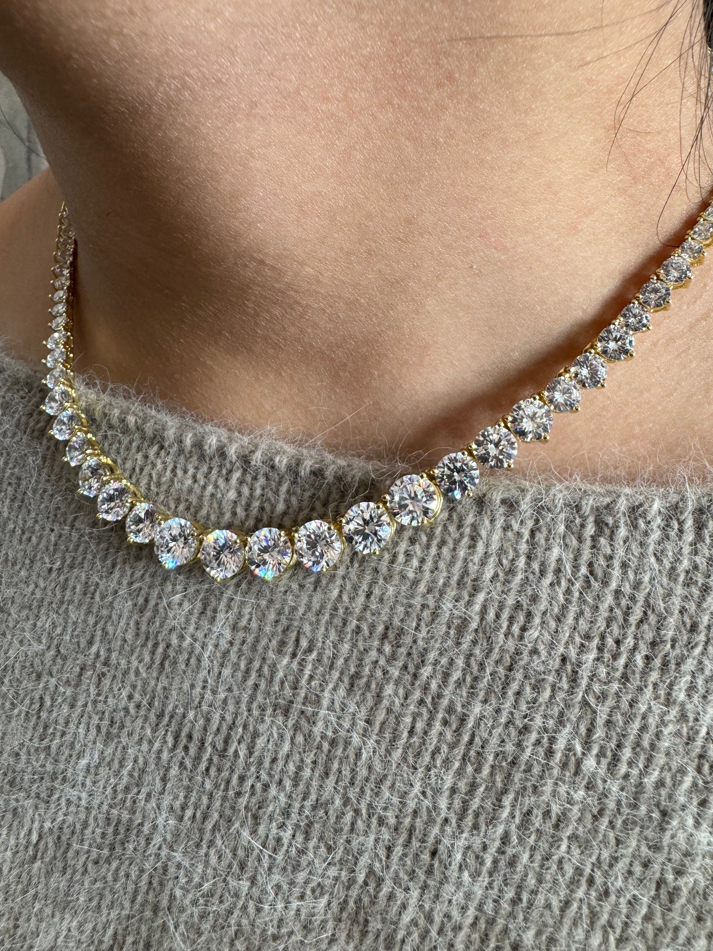 Graduated tennis necklace gold