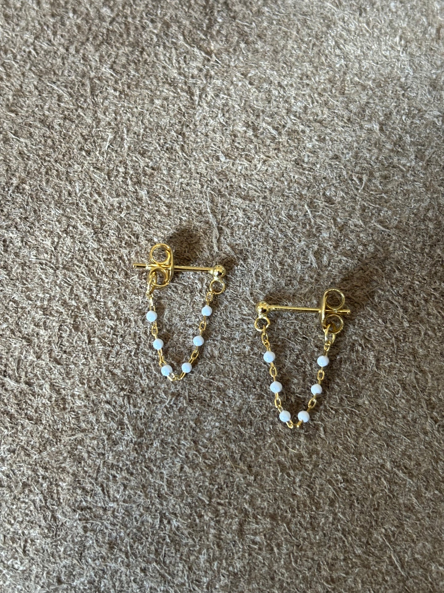 White /gold beaded earrings