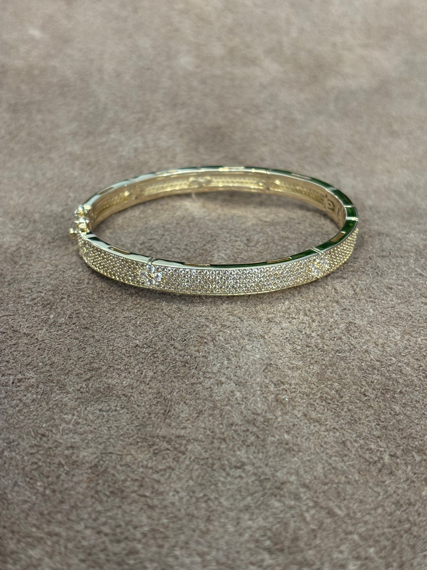 Pavè white sapphire bangle