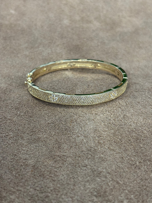 Pavè white sapphire bangle