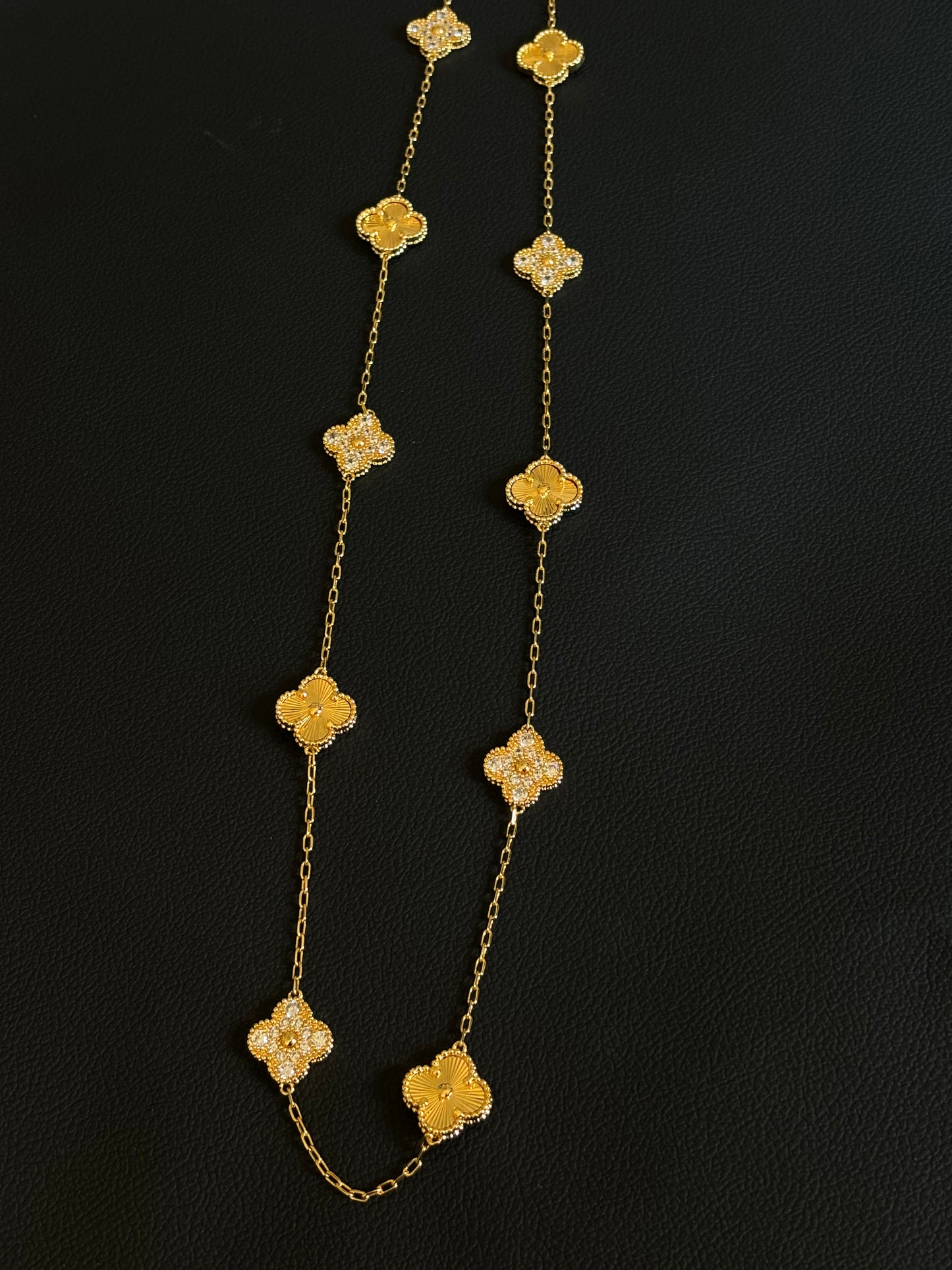 Gold alternate clover necklace