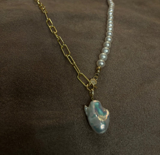 Pearl necklace / paper clip