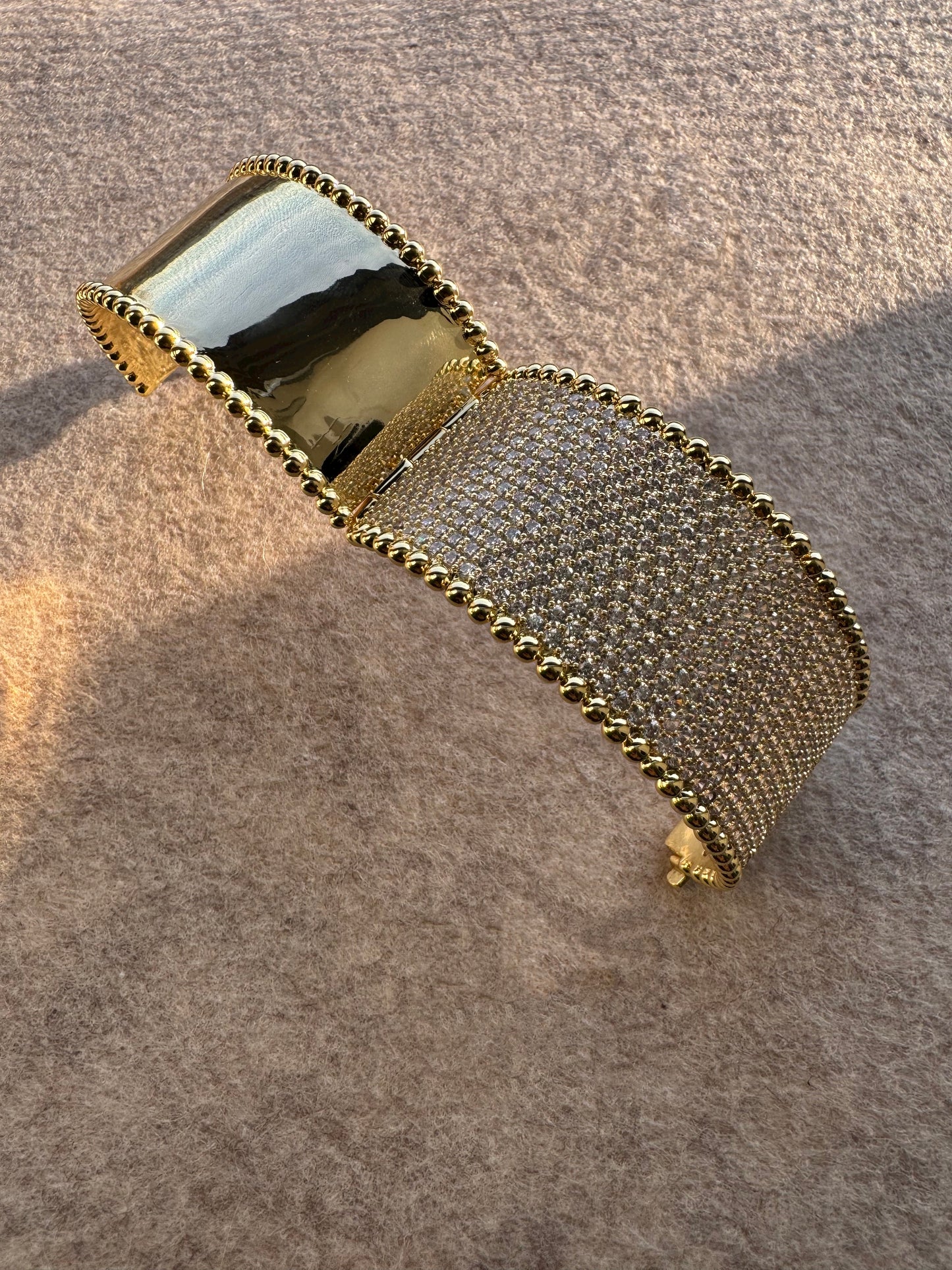 Zoë cuff bangle gold