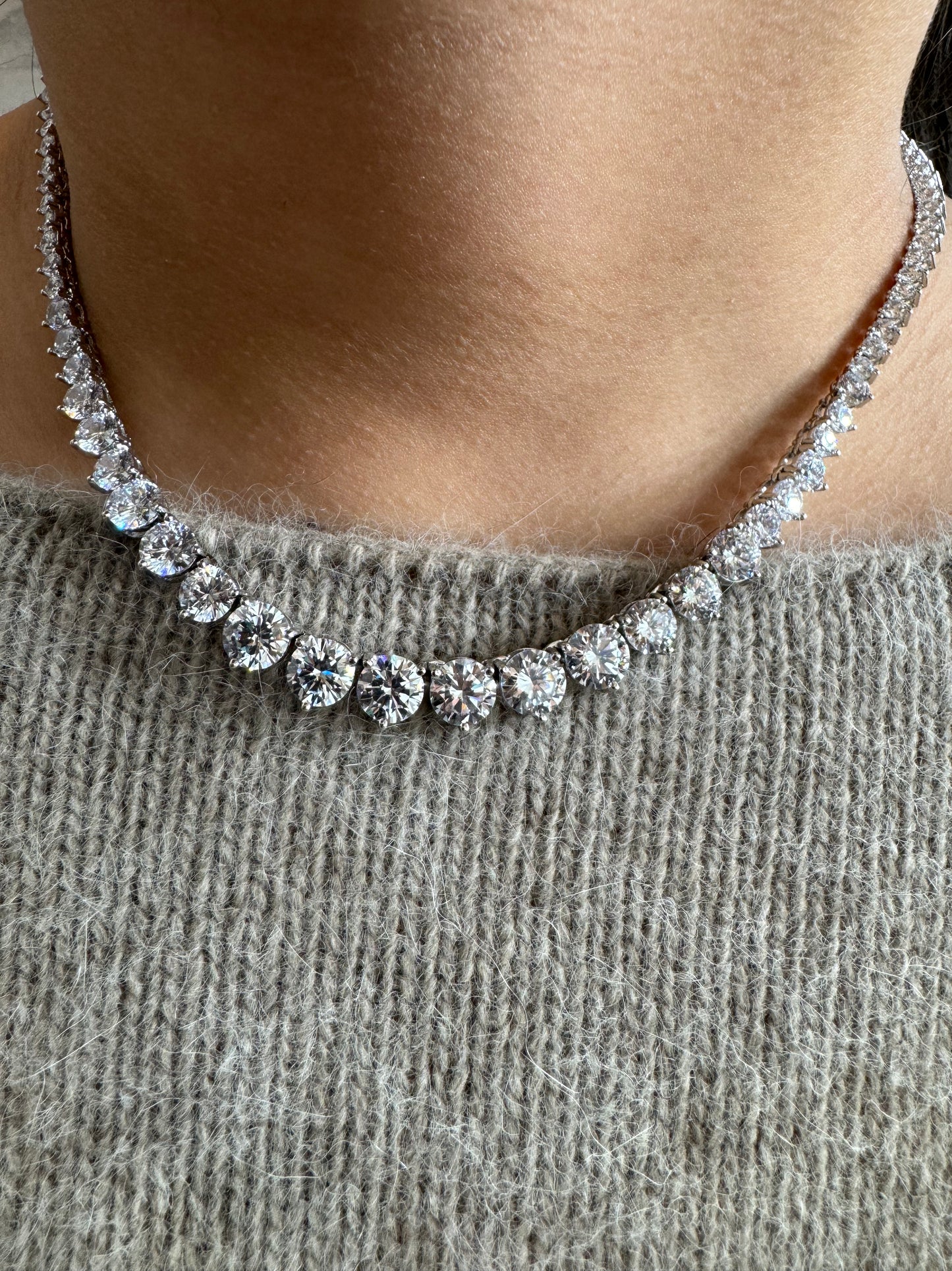 Graduated tennis necklace silver