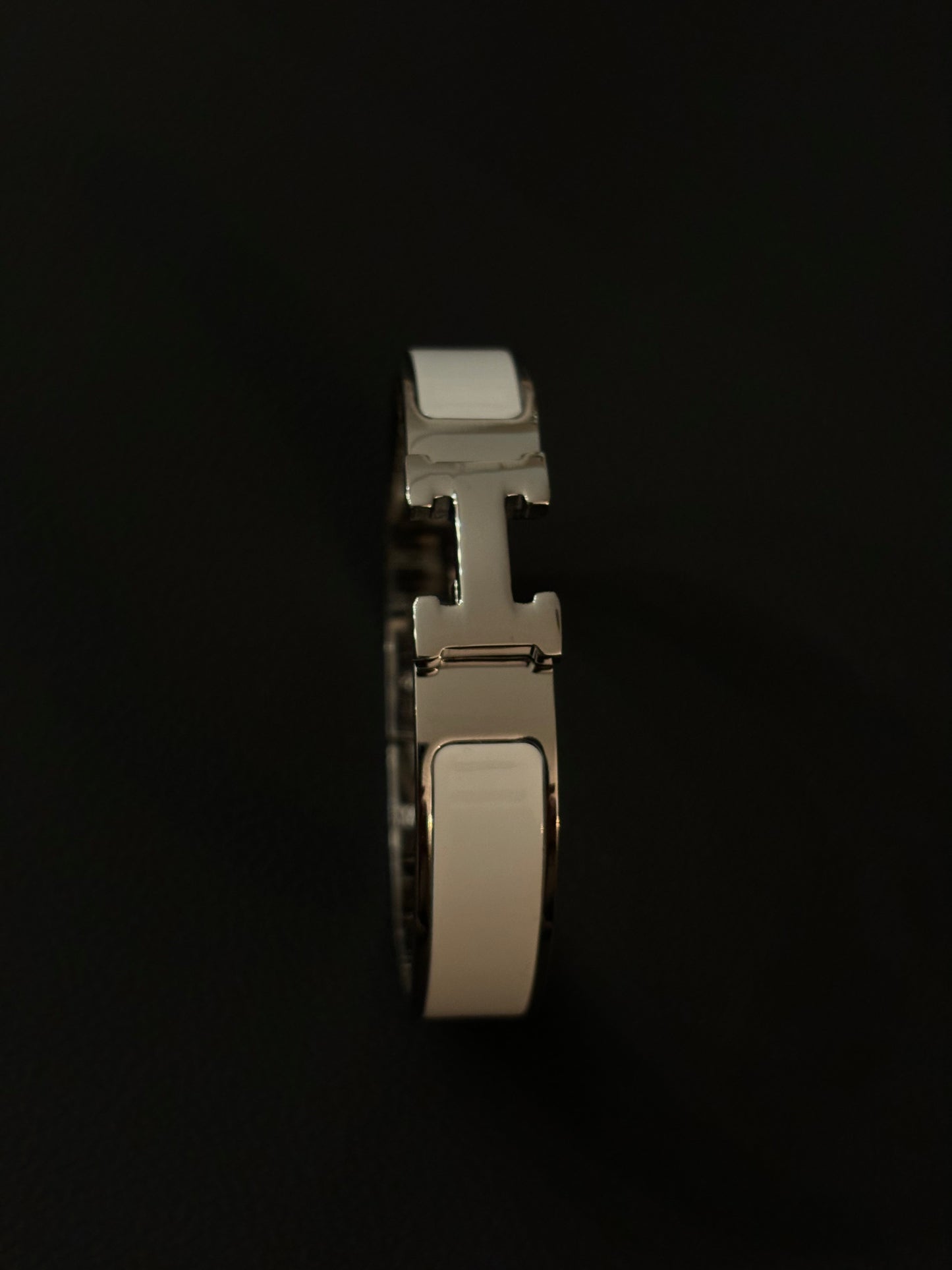 WHITE SILVER H BRACELET