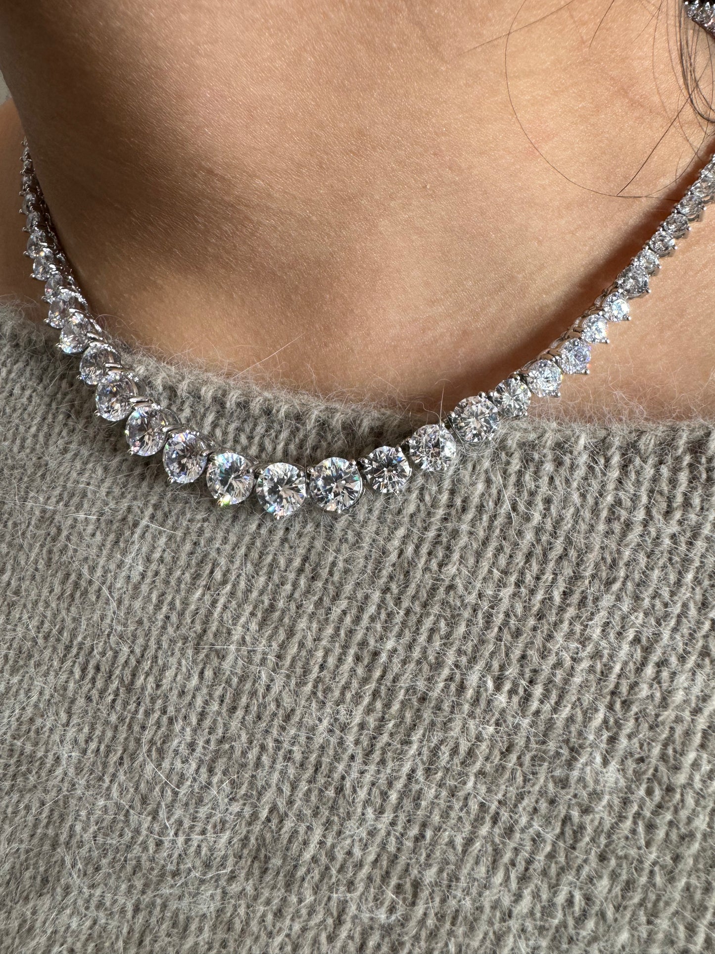 Graduated tennis choker silver
