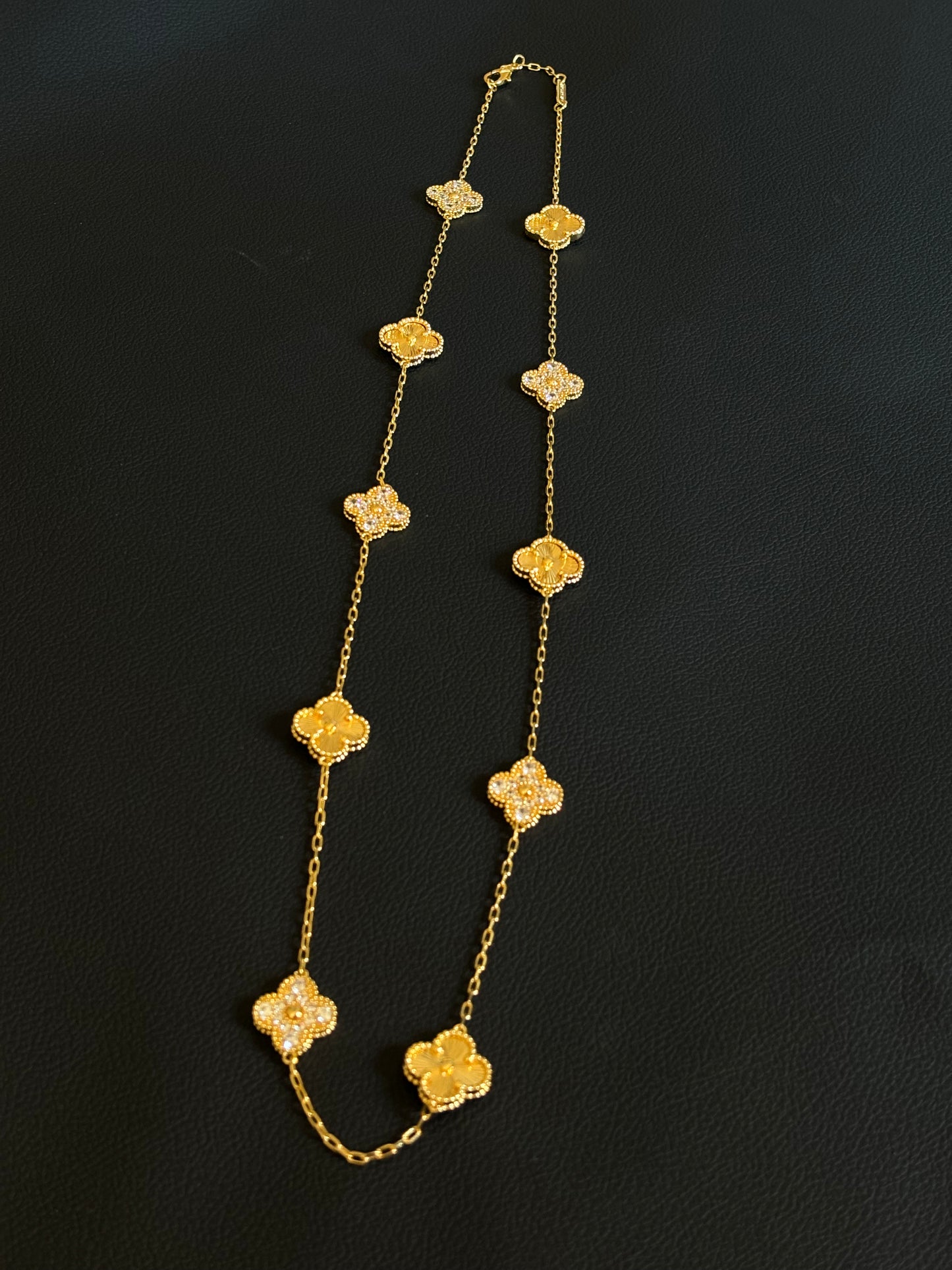 Gold alternate clover necklace