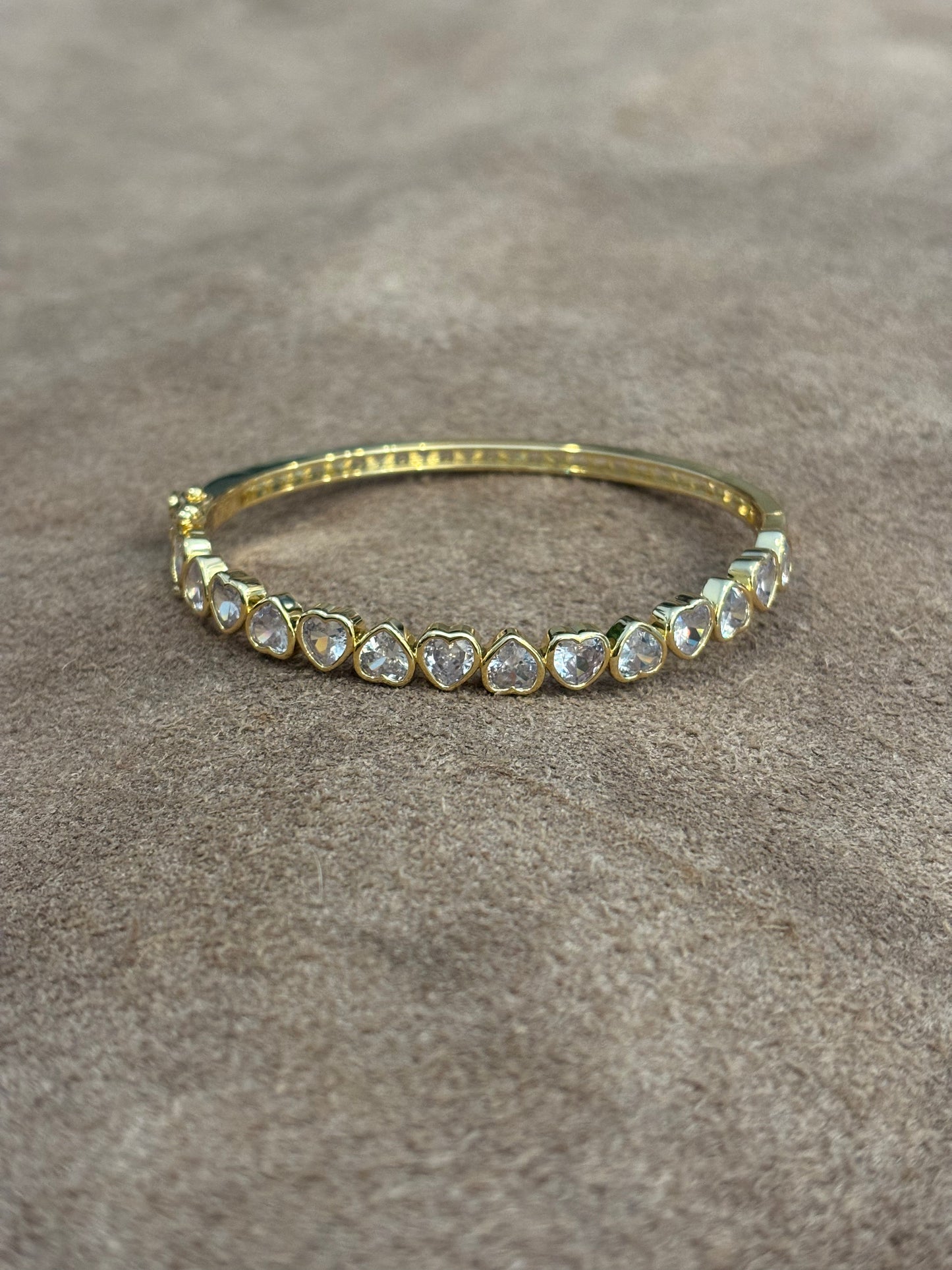 Cluster heart stone bangle