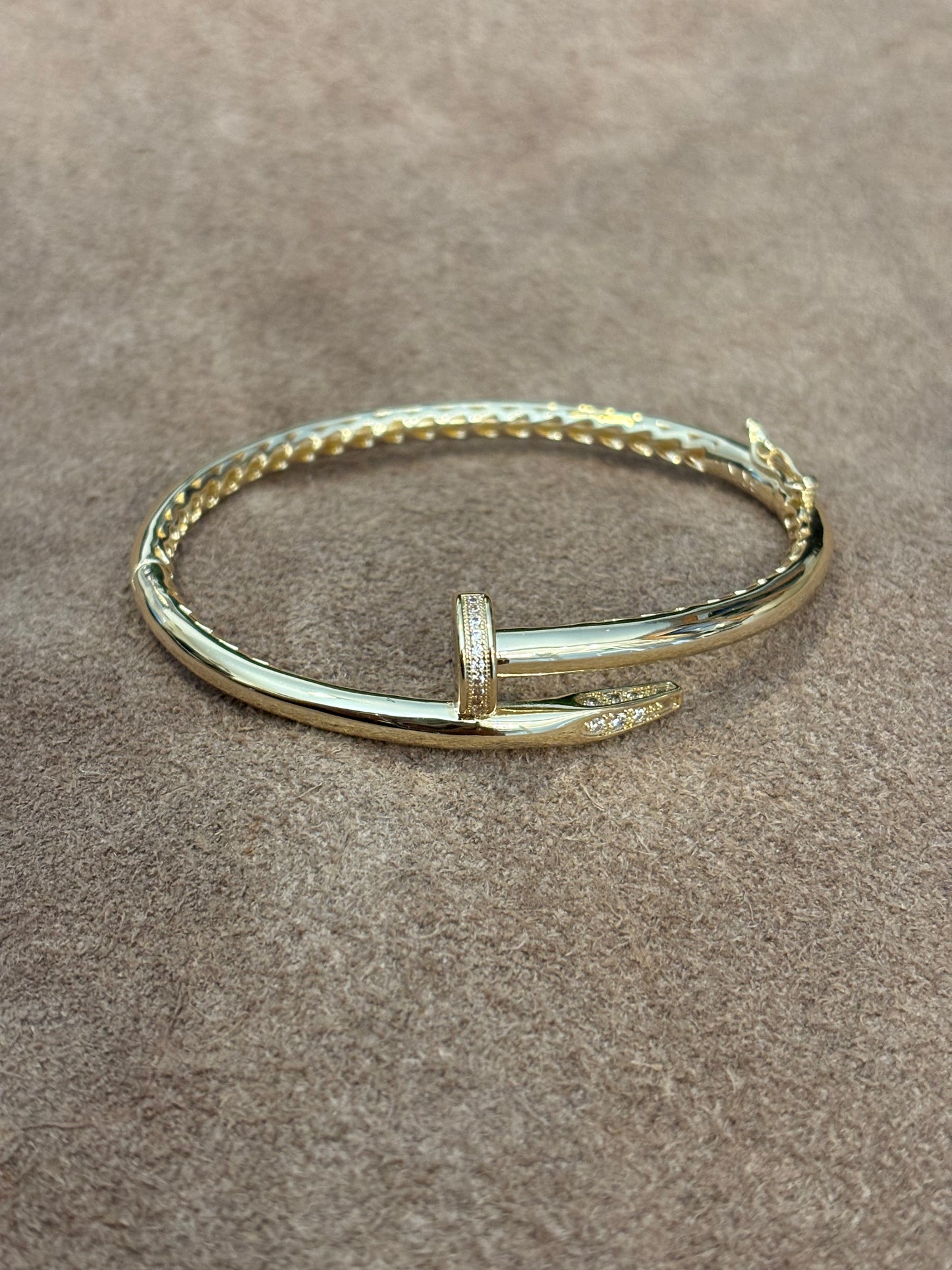 Plain nail bangle with double clasp
