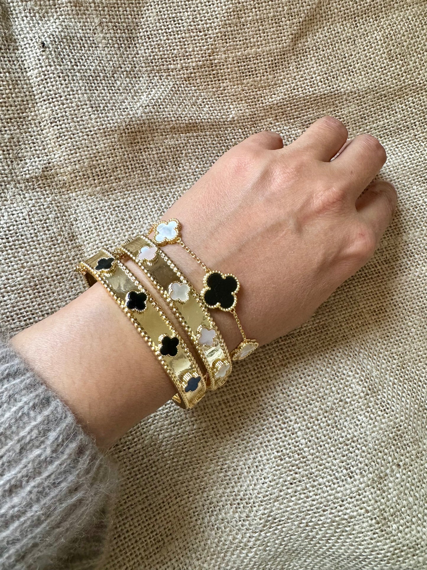 Onyx clover bangle