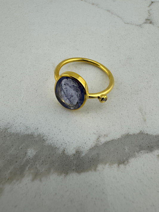 Tanzanite / moissanite  ring