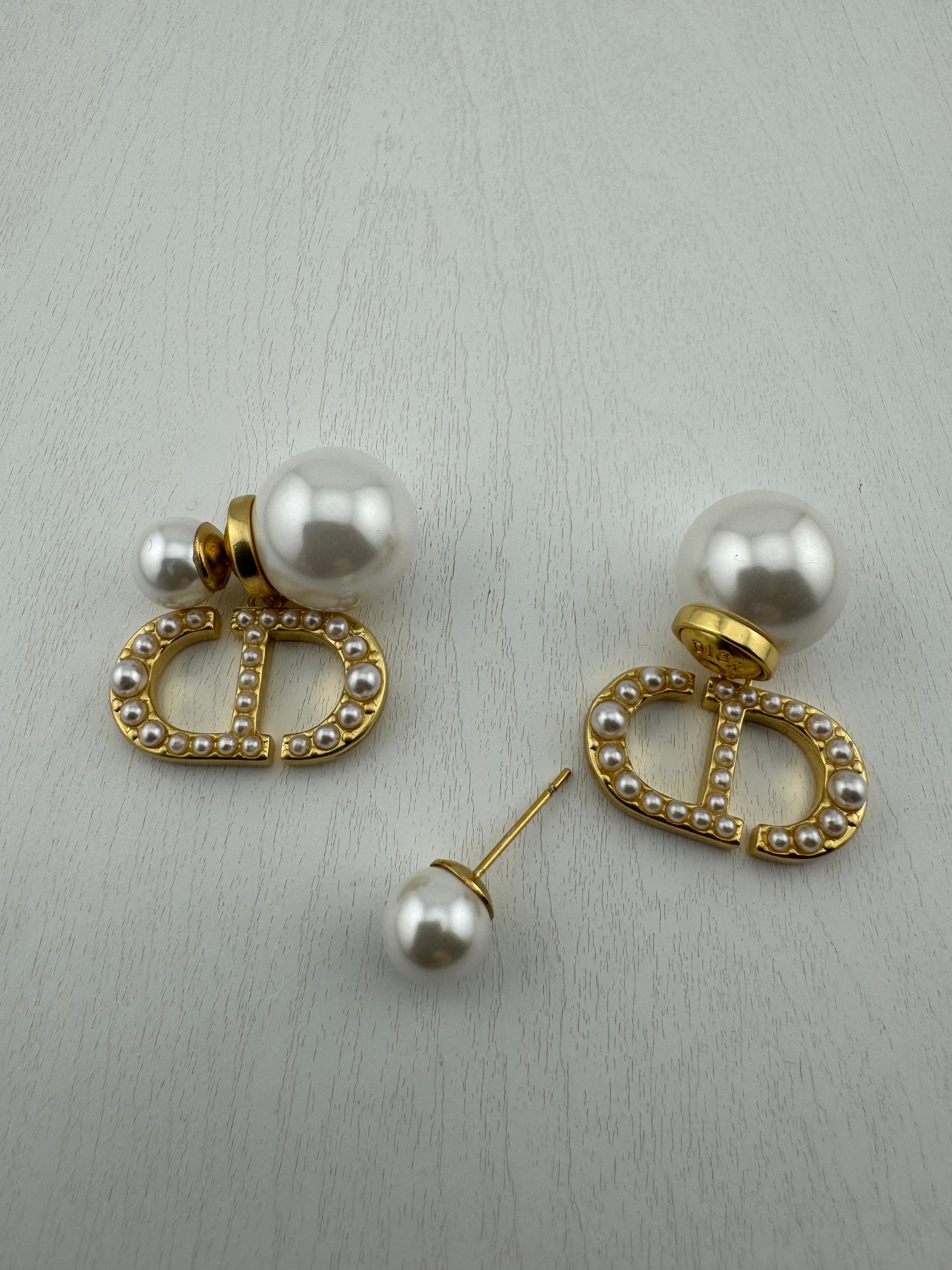 All pearls tribales ear studs