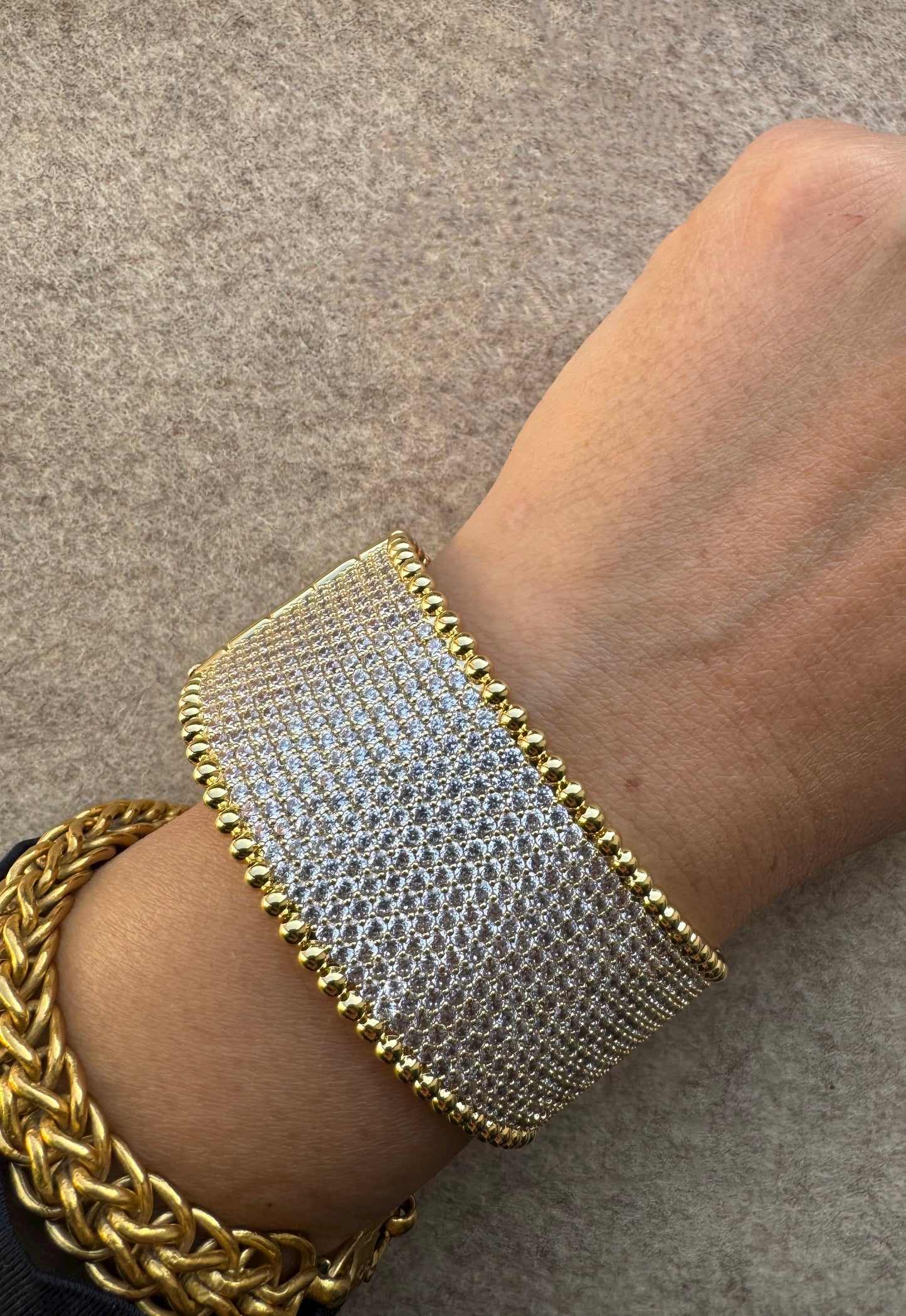 Zoë cuff bangle gold