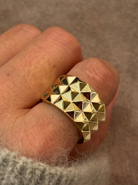 Spike ring