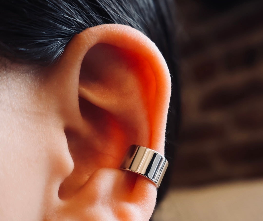 Barrel silver earcuff