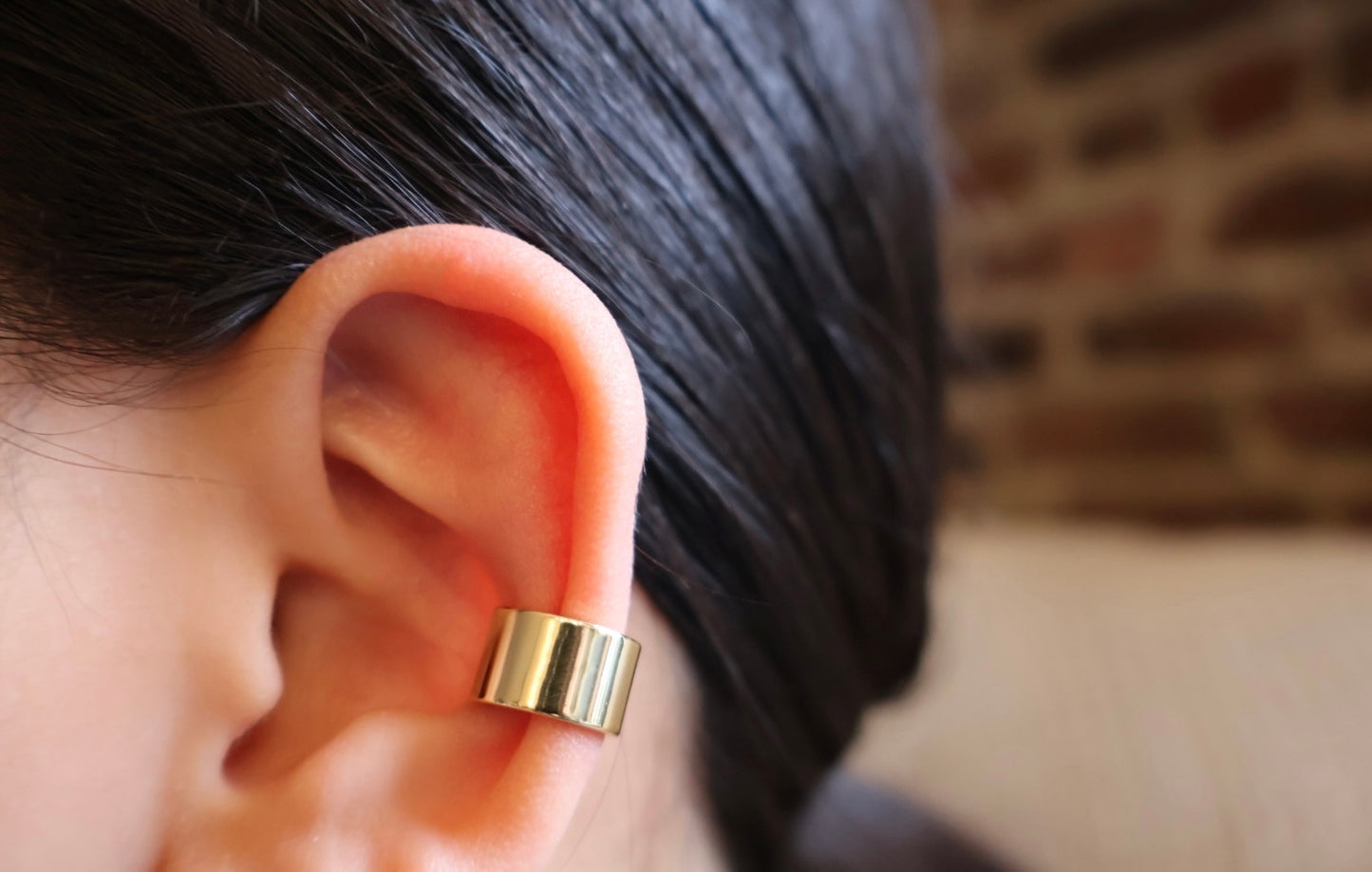 Barrel gold earcuff