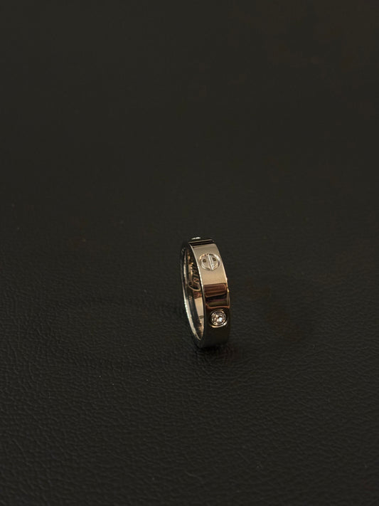 Silver love ring with alternate stone