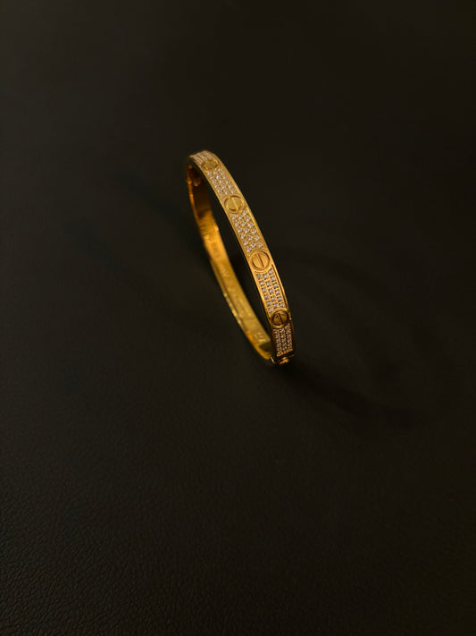 Pavè love bangle